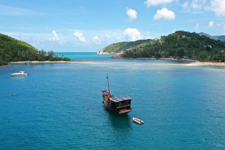 Koh Phangan full-day cruise escape. Boat trip in Thailand, perfect for gay travelers. Discover the beauty of Thailand's islands.
