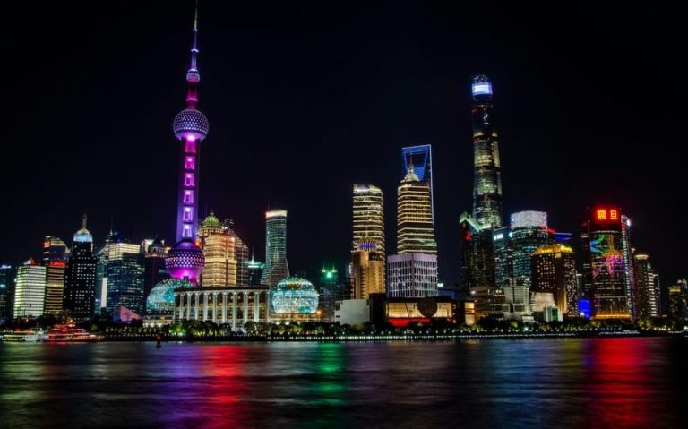 Shanghai skyline at night. A personalized tour experience for gay travelers in Shanghai. Explore bites and train street vibes.